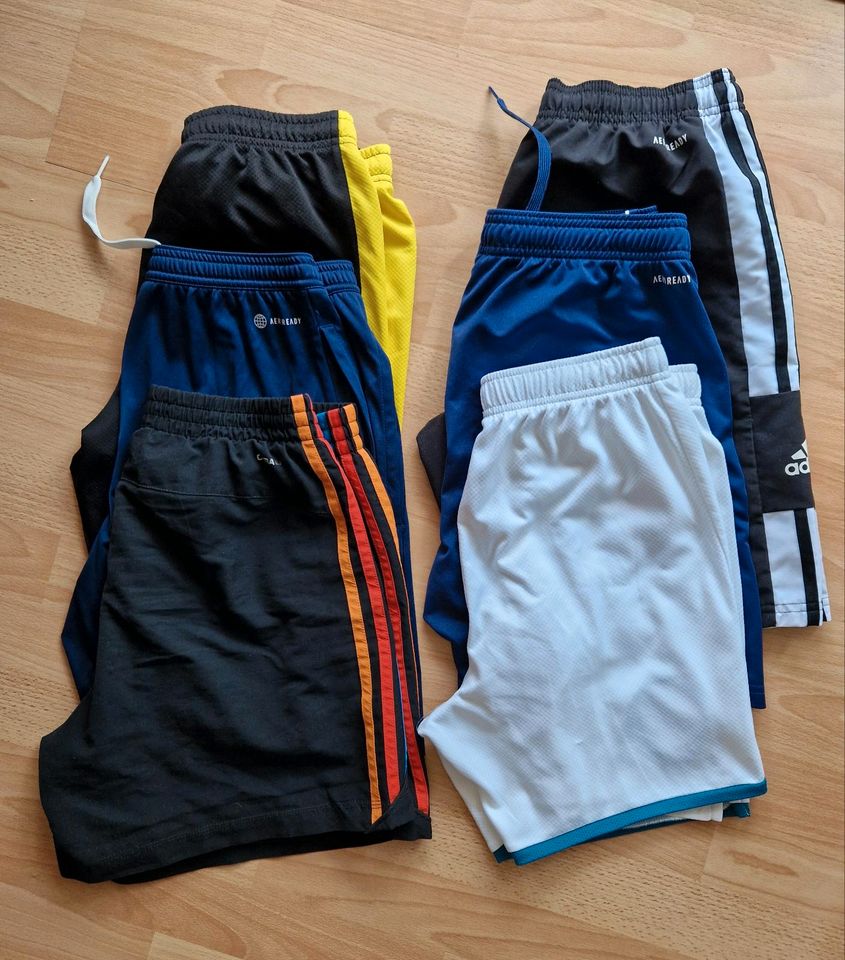 adidas Shorts Tricolour Gr. S in Norderstedt