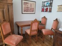 kleiner antiker Esstisch mit vier Stühlen Nordrhein-Westfalen - Krefeld Vorschau