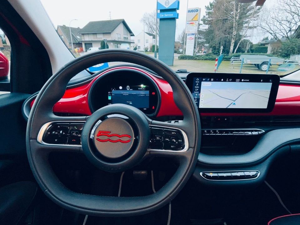 Fiat 500 RED MY22 Elektro-Fahrzeug 87 KW in Straelen