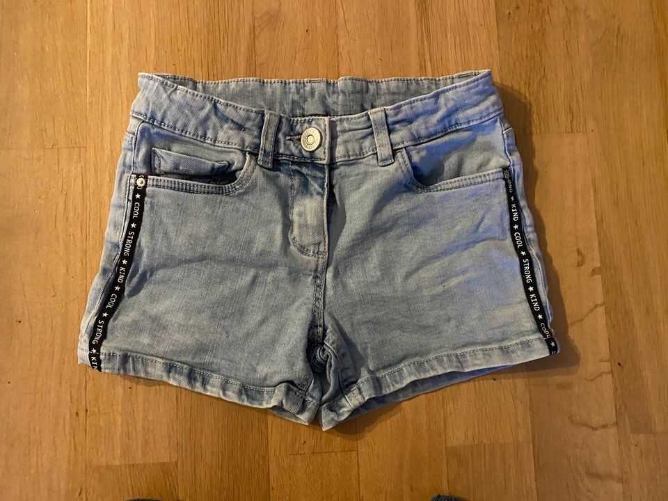 3 x Mädchen Jeans Shorts kurze Hosen Gr. 140 TOP - H&M + C&A in Jülich