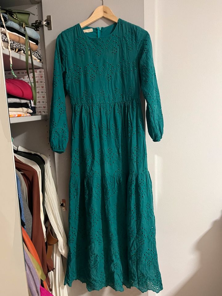 Grünes schönes sommerkleid in Karben