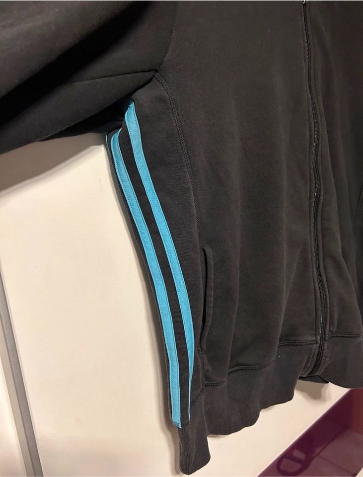 Adidas Jacke in Büren