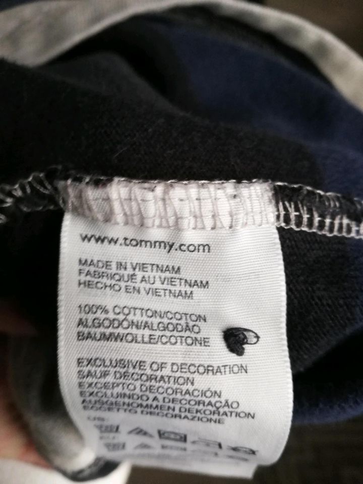 Tommy Hilfiger Hemd Shirt Poloshirt blau Größe M in Niederkassel