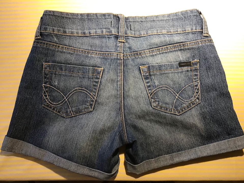 ONLY Jeansshorts Grösse w(waist) 25 in Bremen