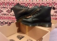 Dr. Martens Stiefel / Boots - 6-Loch/black smooth - Gr. 37 - NEU Pankow - Weissensee Vorschau