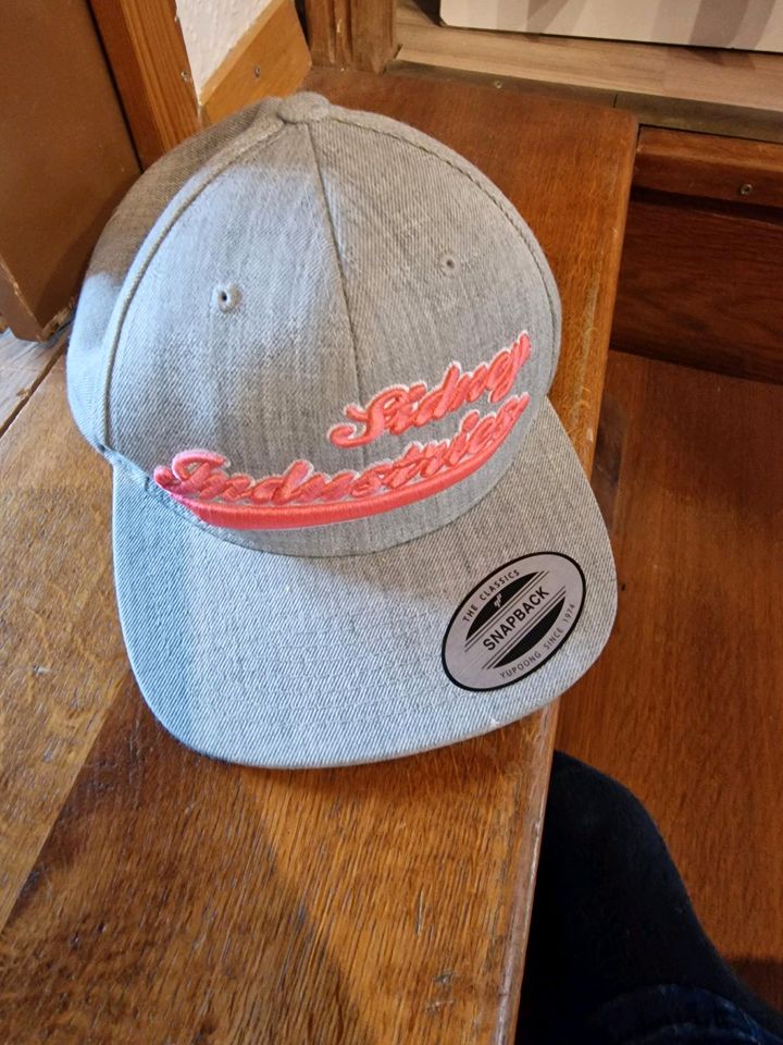 Sidney Industries Snapback in Gerstetten