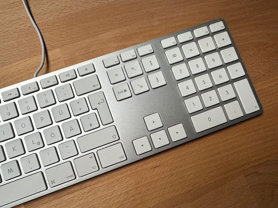 Apple Keyboard mit Nummernblock in Grafing bei München
