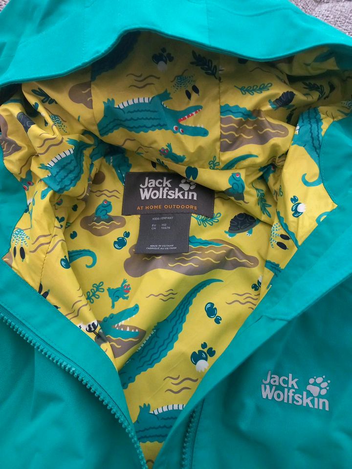 Kinder regenjacke von Jack wolfskin 152 große in Berlin