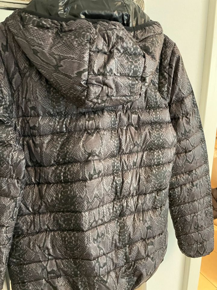 Wunderschöne Steppjacke Daunenjacke Hilfiger S in Langen (Hessen)