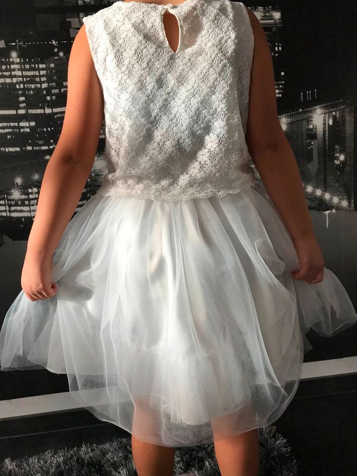 Mädchen Kleid Festlich Weiß Spitze Sommer Hochzeit NEU Gr. 134 in Meßstetten