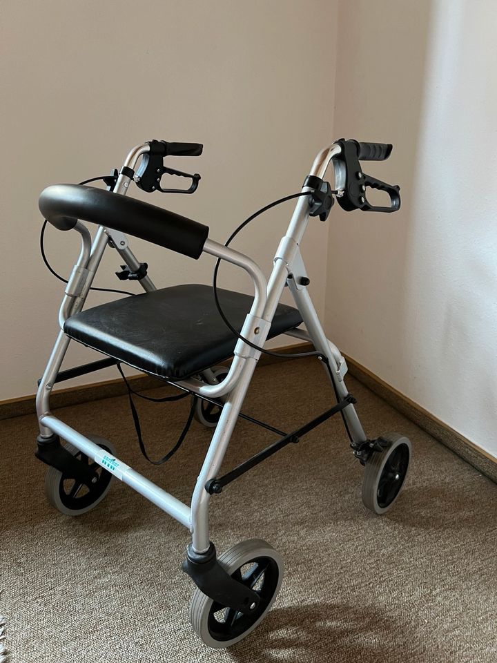 Rollator mit Bremse und Sitz in Wertheim