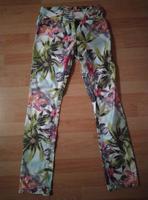 Bunte Sommer Hose mit Blumenmuster - Größe 36 Sachsen - Rochlitz Vorschau