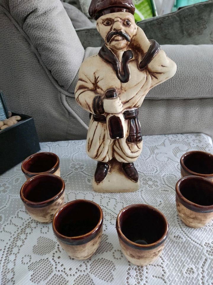 Keramikkaraffe Set, Ukrainisches Souvenir in Bad Salzdetfurth