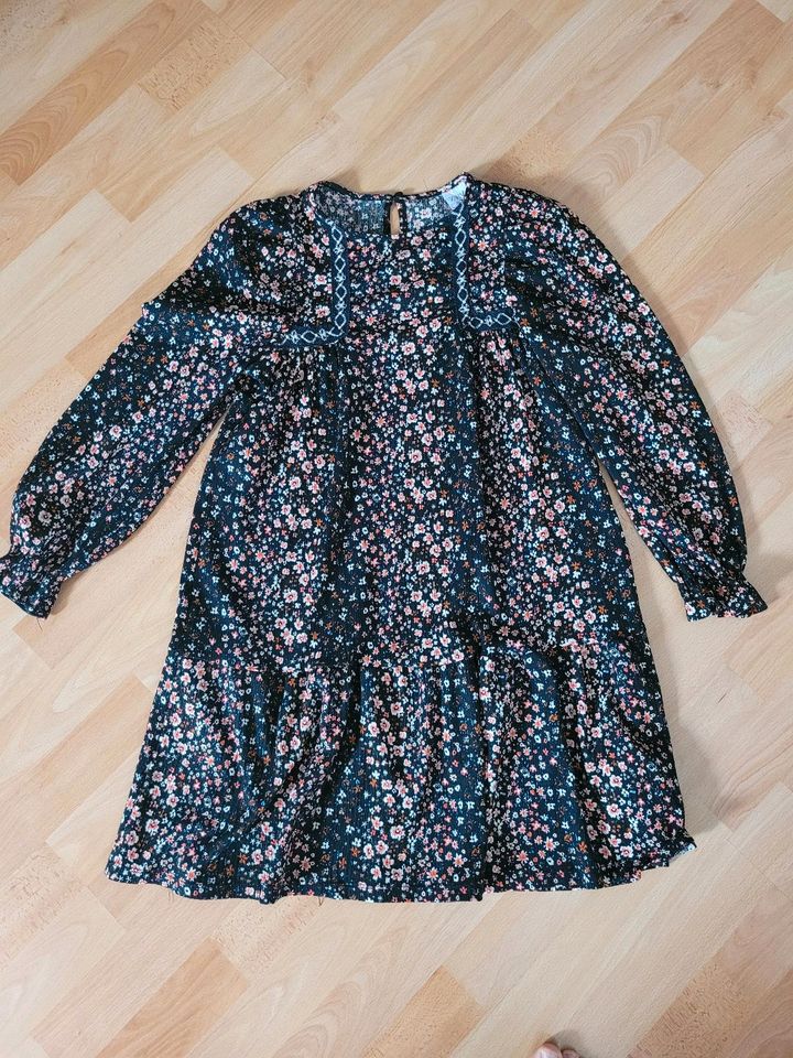 ZARA Kleid Gr. 140 in Süßen