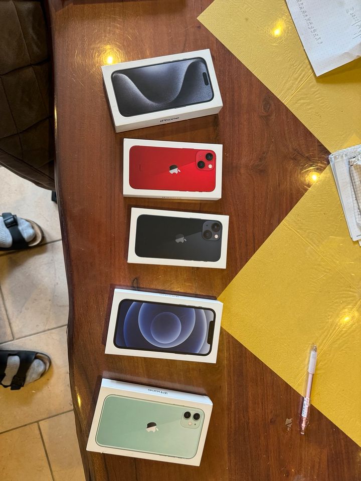 iPhone 11, iphone 12, iPhone 13 mini  Verpackung in Hameln