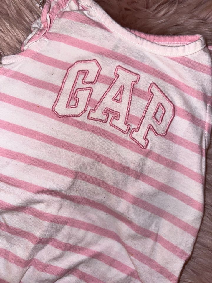 GAP Baby Romper Jumpsuit Gr 62/68 rosa weiß Sommer Spieler in Kassel