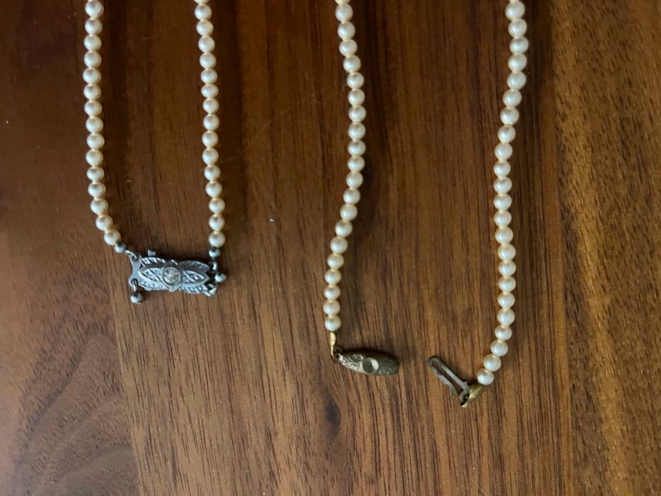 Perlenketten 4 Stück von der Oma , silberne Verschlüsse in Berlin