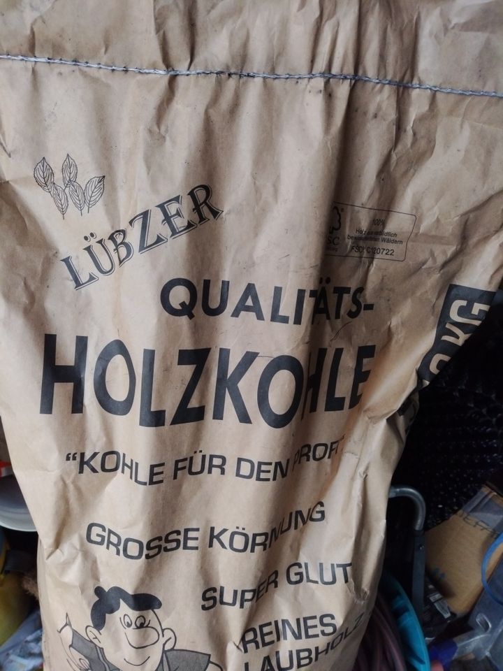 Holzkohle Grillkohle Lübzer 10 kg plus angefangenen Sack on top in Bergisch Gladbach