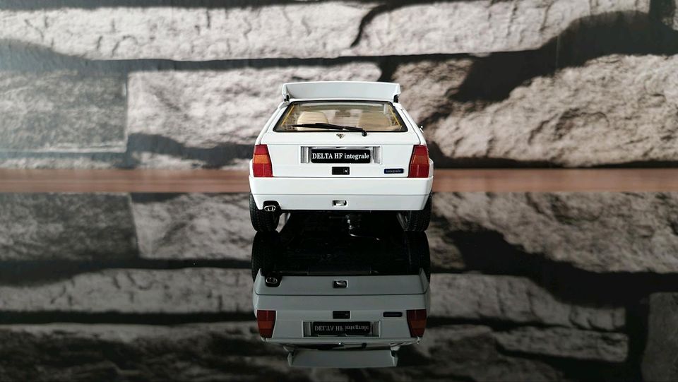 Lancia Delta HF Integrale Evoluzione 2 / Kyosho / weiß / 1:18 in Bremervörde