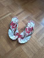 Neuwertige Ipanema Flip Flops Muster rot weiß Blume Gr. 40 Düsseldorf - Benrath Vorschau