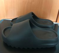 Adidas Yeezy Slide Onyx (2022/2023) EU: 44,5 / 10 Baden-Württemberg - Esslingen Vorschau