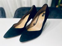 Zara Pumps schwarz Gr.40 Wildleder Schuhe High Heels Hessen - Mörfelden-Walldorf Vorschau