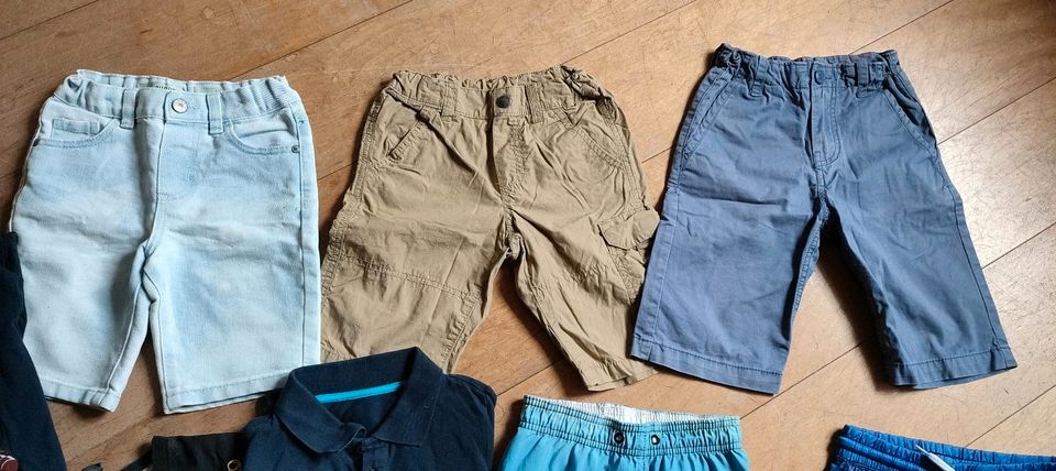 Jungen-Kleidung Sommer Paket Gr.  110 bis 122 in Waldsassen