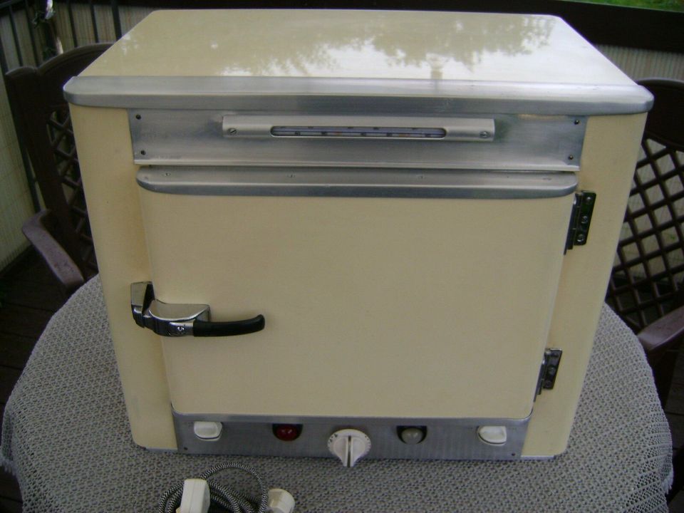 Vintage – elektrischer Sterilisator der Firma Memmert – Schwabach in Roßbach (Wied)