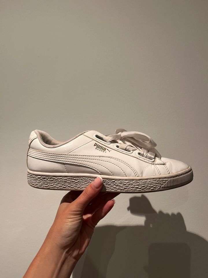 Puma Basket Heart Sneaker Gr 38 in München