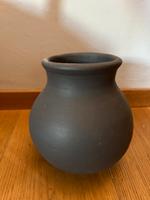 Schwarze Vase aus Steingut Bayern - Mömbris Vorschau