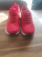 Schuhe Laufschuhe Sneaker Turnschuhe rot / weiß Gr 47 NEU Hamburg-Nord - Hamburg Eppendorf Vorschau