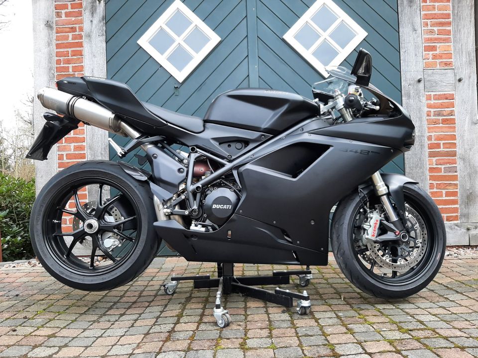 Ducati 848 EVO Dark Edition / Service neu/ 4782 Km/ Scheckheft in Emmerthal