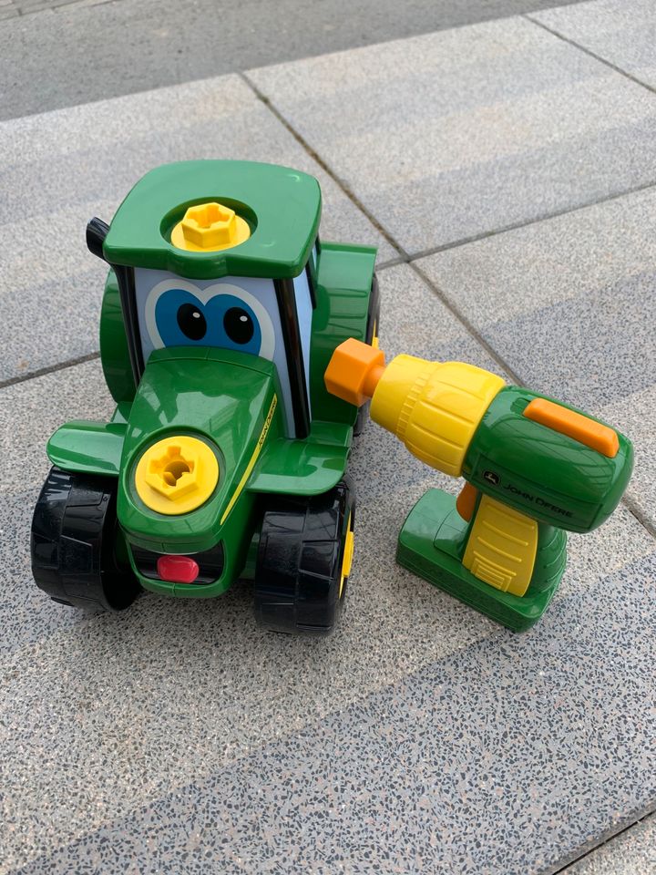 John Deere Traktor zum Schrauben in Ranstadt