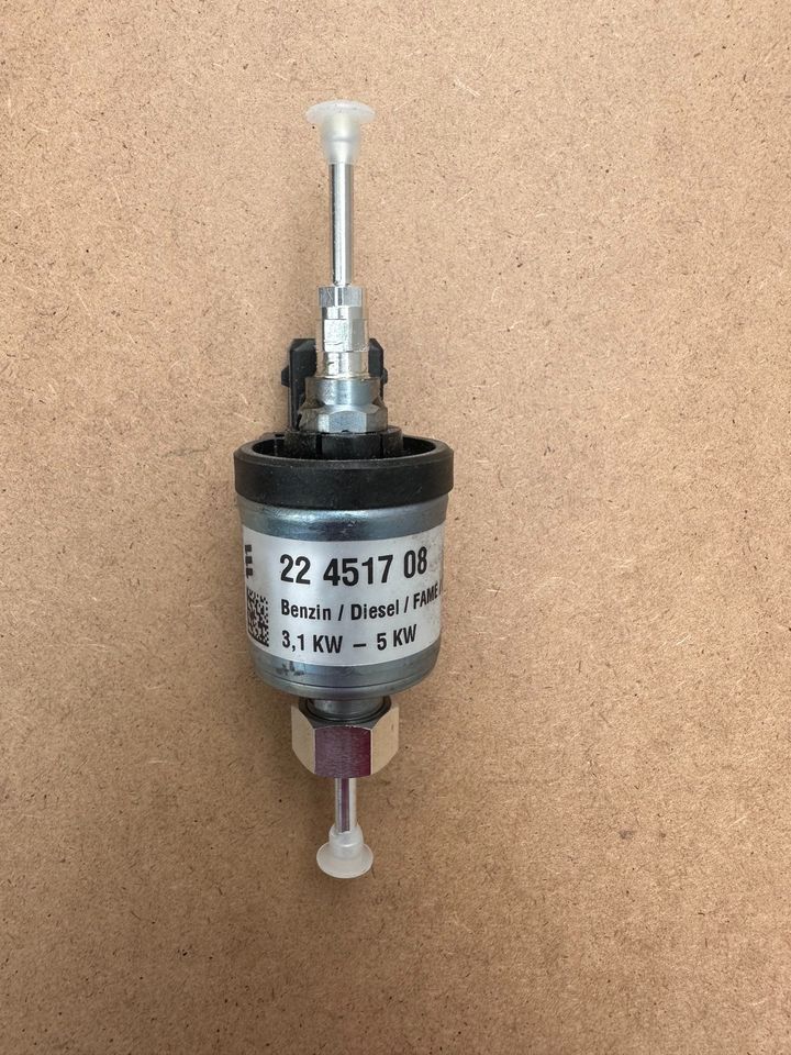 Eberspächer Kraftstoffpumpe für Standheizung 22451708 Neu 12 Volt in Pankow  - Prenzlauer Berg, Ersatz- & Reparaturteile