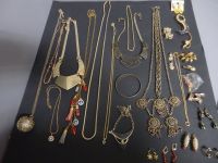 Modeschmuck 30 Teile Goldfarben Konvolut Rheinland-Pfalz - Insheim Vorschau