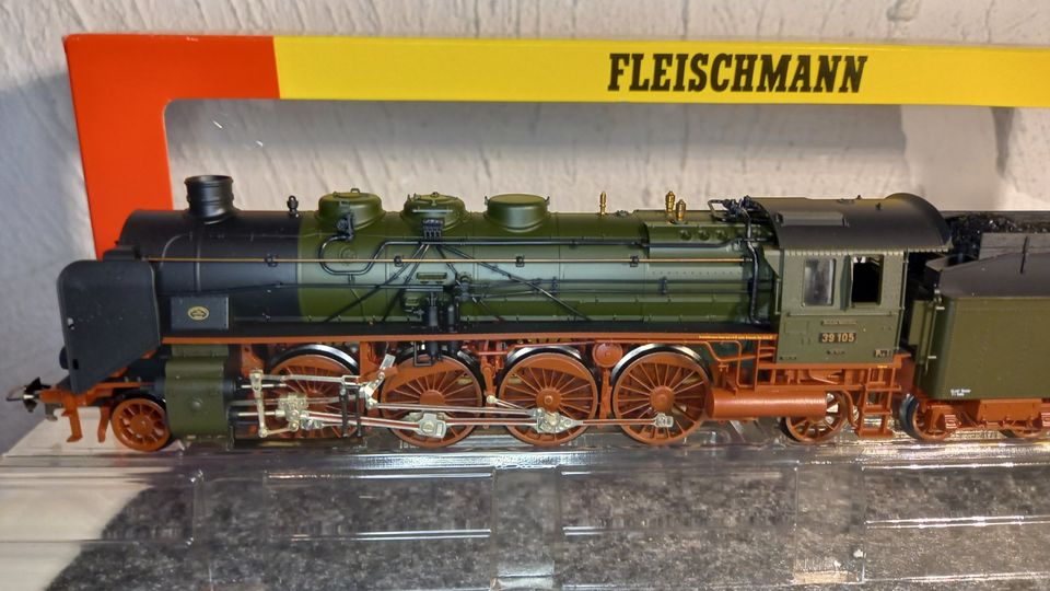 1827 K   Fleischmann HO - AC Dampflokomotive BR 39 105 DR in Neuwied