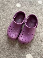 Crocs 33/34 lila Schuhe Puschen Hausschuhe Schlappen Latschen Hannover - Misburg-Anderten Vorschau