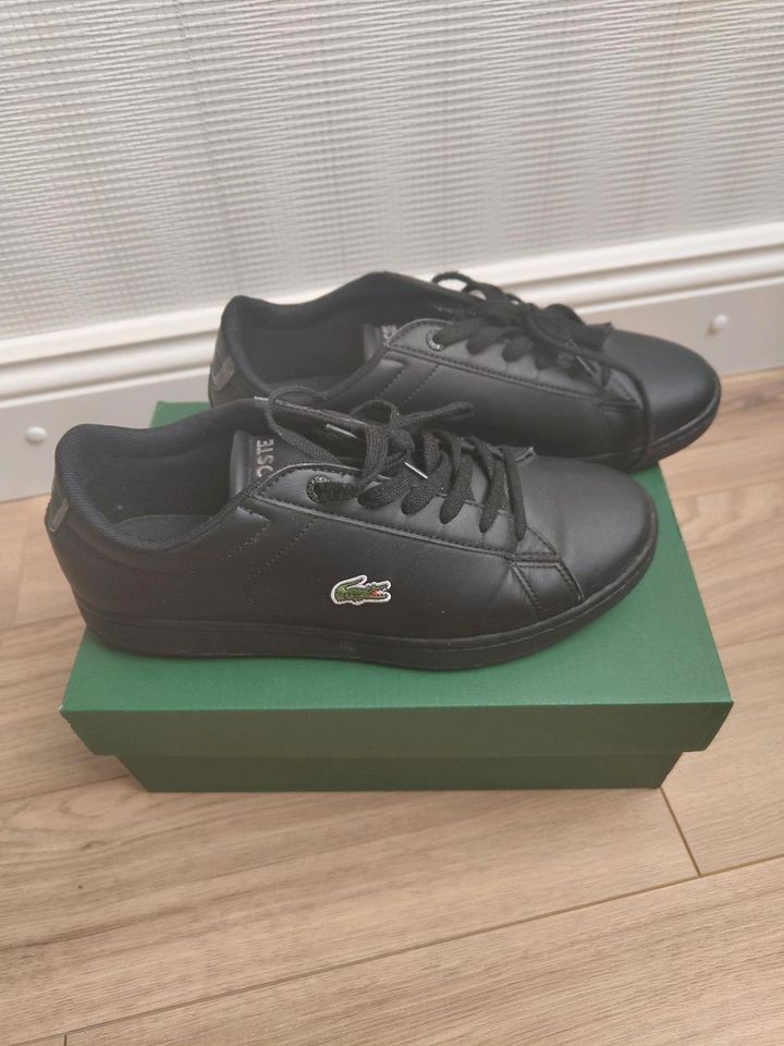 Lacoste Sneaker Kinder 38 schwarz top Zustand in Weferlingen