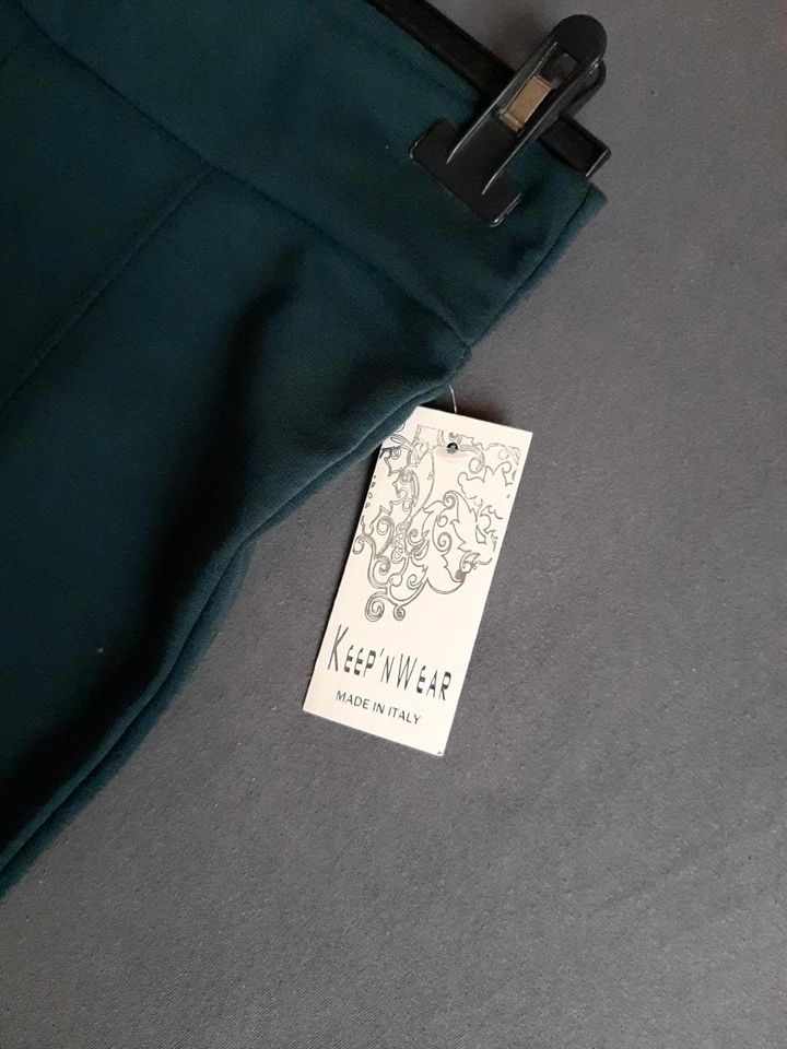 Schlupfhose Made in Italy dunkel grün Gr. L/M Neu! in Leverkusen