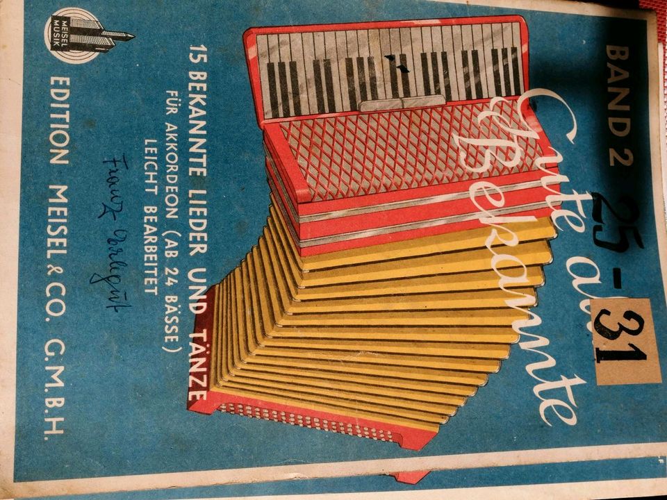 Noten für Klavier und Akkordeon aus den 60ern in Berlin