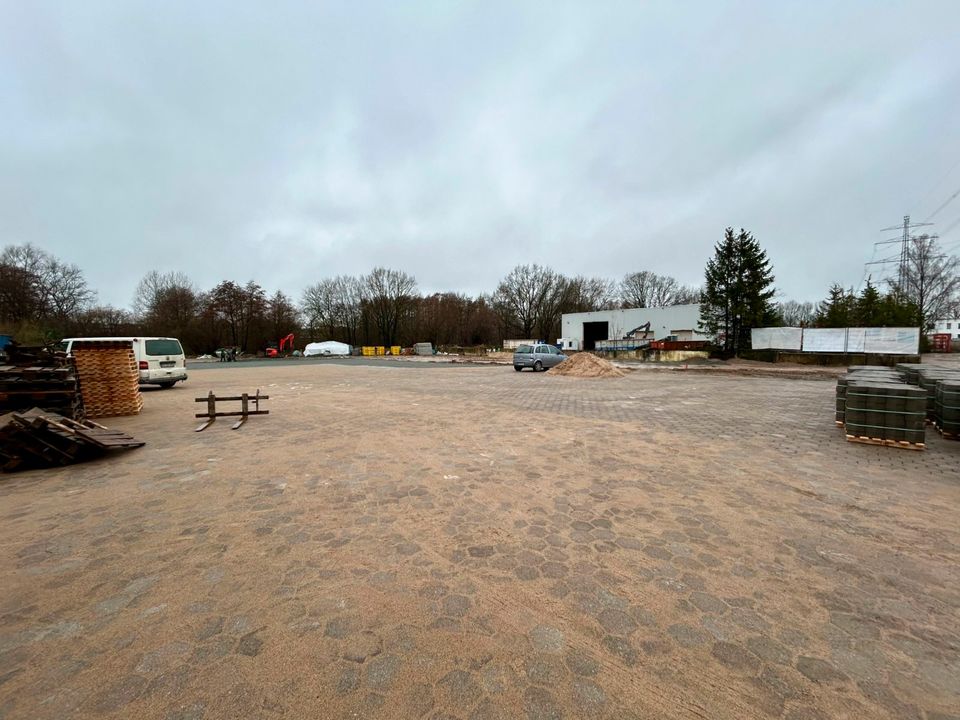 Gepflasterte Freifläche in Gewerbegebiet Barsbüttel in Barsbüttel