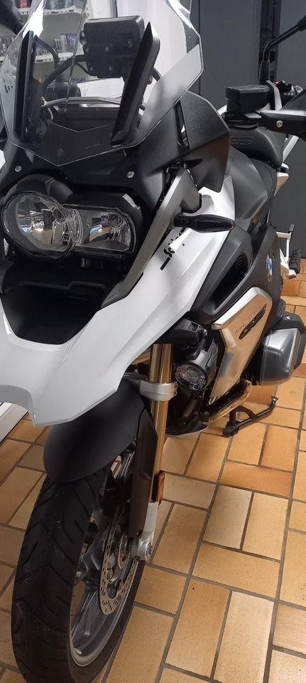 BMW R 1250 GS weis in Neuler