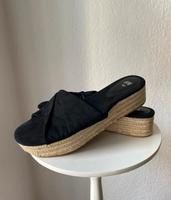 Keilabsatzschuhe von H&M in schwarz Berlin - Schöneberg Vorschau