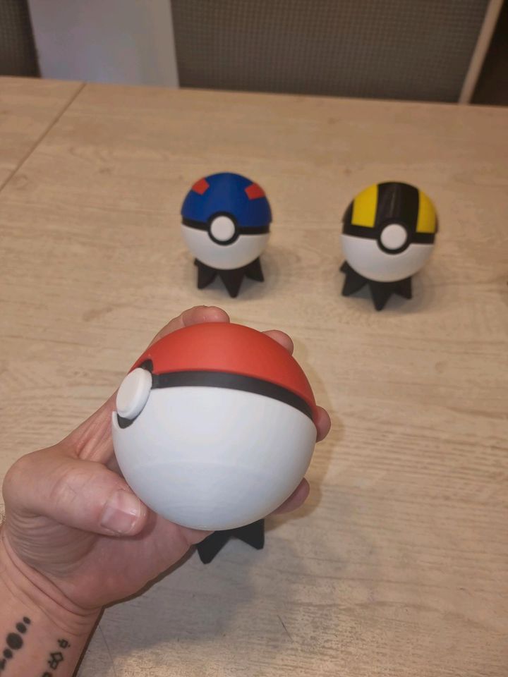 Pokebälle/Pokeball/Superball/Hyperball/Meisterball/Pokémon/3D in Waxweiler