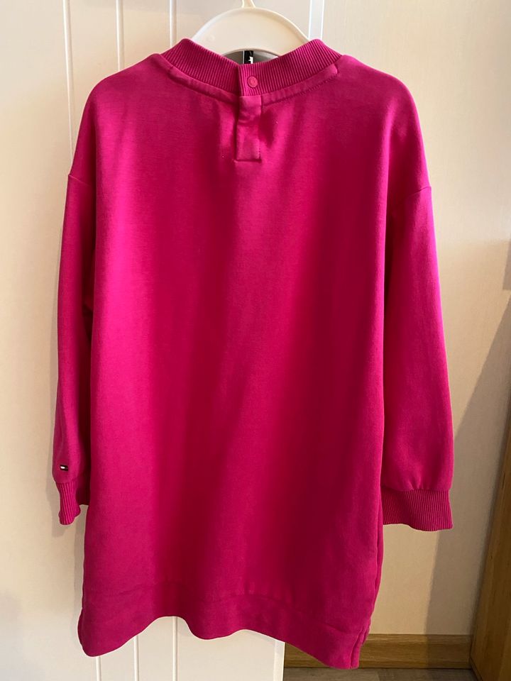 Sweatkleid von Tommy Hilfiger in Magenta in Fürstenau