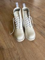 Monochromweiße Dr. Martens Lübeck - St. Lorenz Süd Vorschau