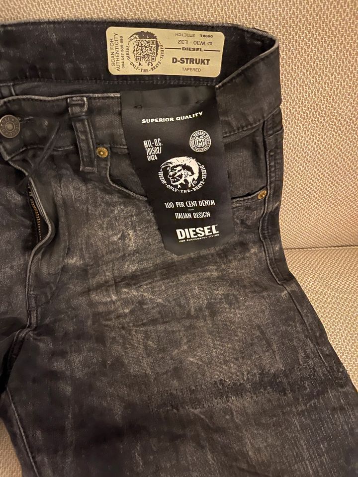 Diesel Herren Jeans Modell D-Strukt NEU in Köln