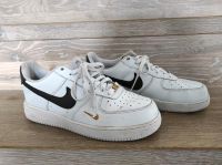 Nike air force 1 one weiß mit Gold Schwarz Sneaker 42 Niedersachsen - Wedemark Vorschau