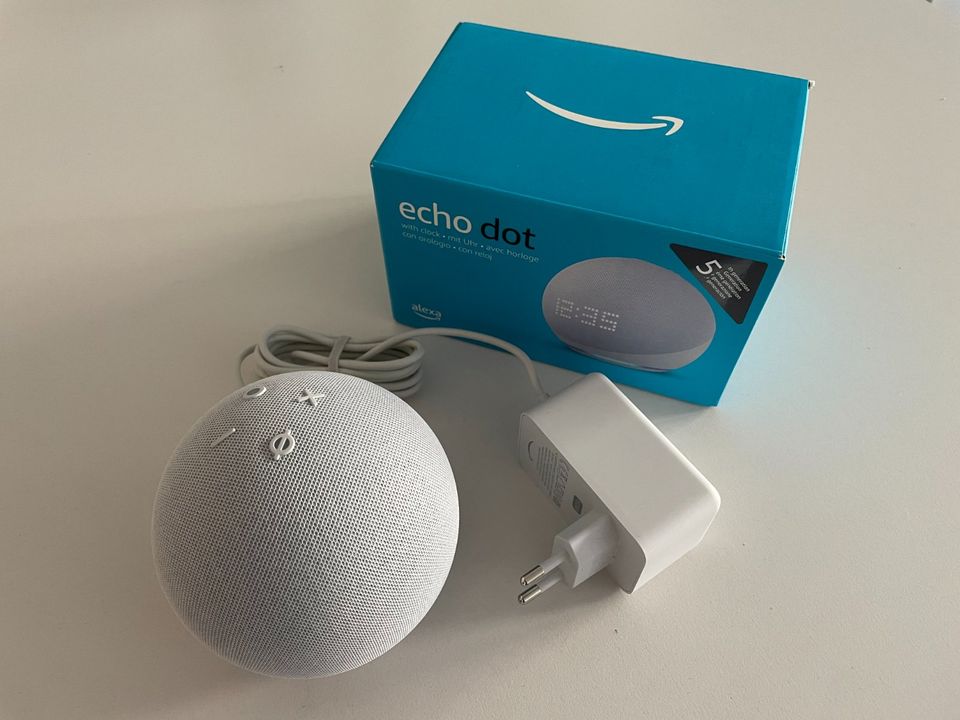 Amazon Echo Dot mit LED Uhr 5. Generation weiß NEU in Stuttgart