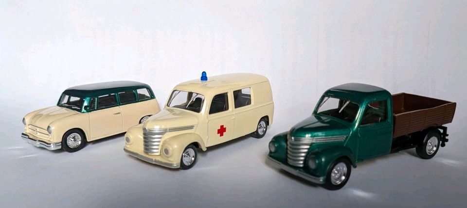 DDR Framo Pritsche Sankra Krankenwagen P70 Modellautos 1:64 in Karlsruhe